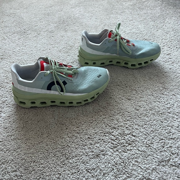 On Running Shoes - On Cloud- Cloud Monster